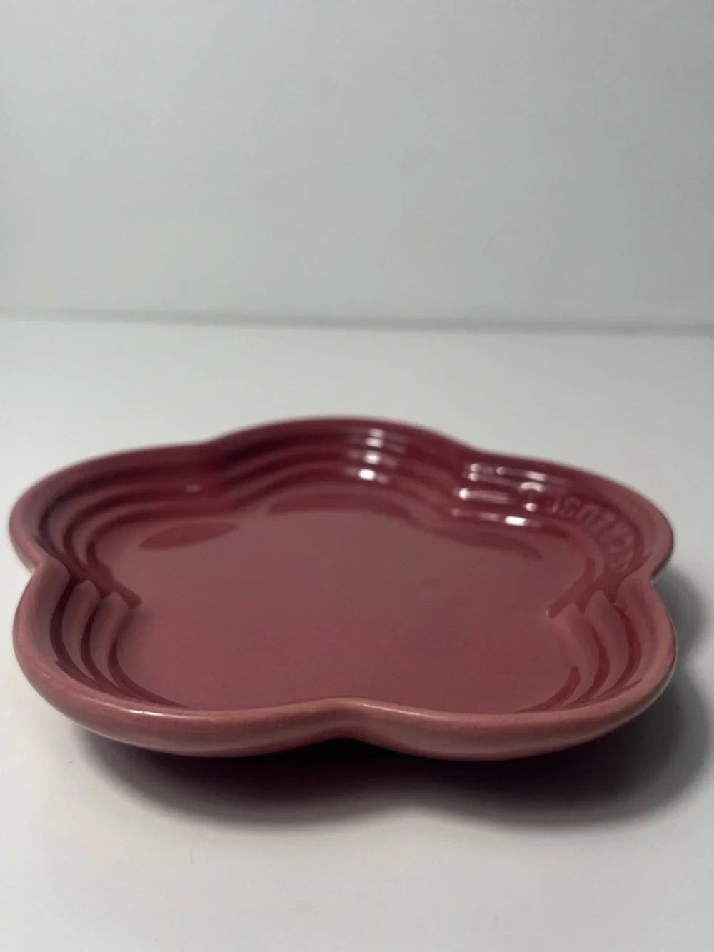 Le Creuset Stoneware Flower Petal Scalloped Trinket Dish Plate Tray